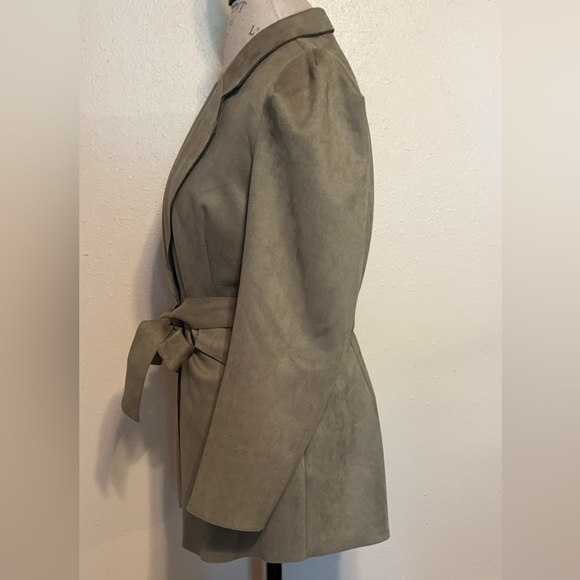 Women’s jacket - Picture 3 of 6